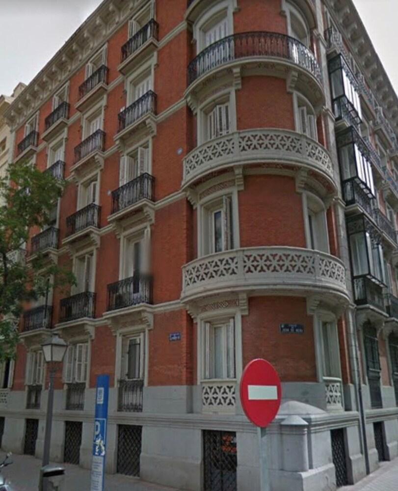 A And Z Juan De Mena (Adults Only) Hotel Madrid Exterior foto